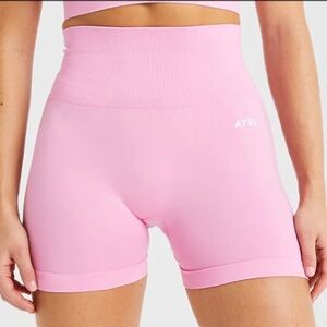 NWT - AYBL- EMPOWER SEAMLESS SHORTS
Baby Pink, size Small, color Baby Pink